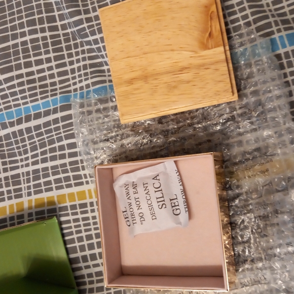 Kate Spade Two Hearts keepsake box NIB - Picture 5 of 6